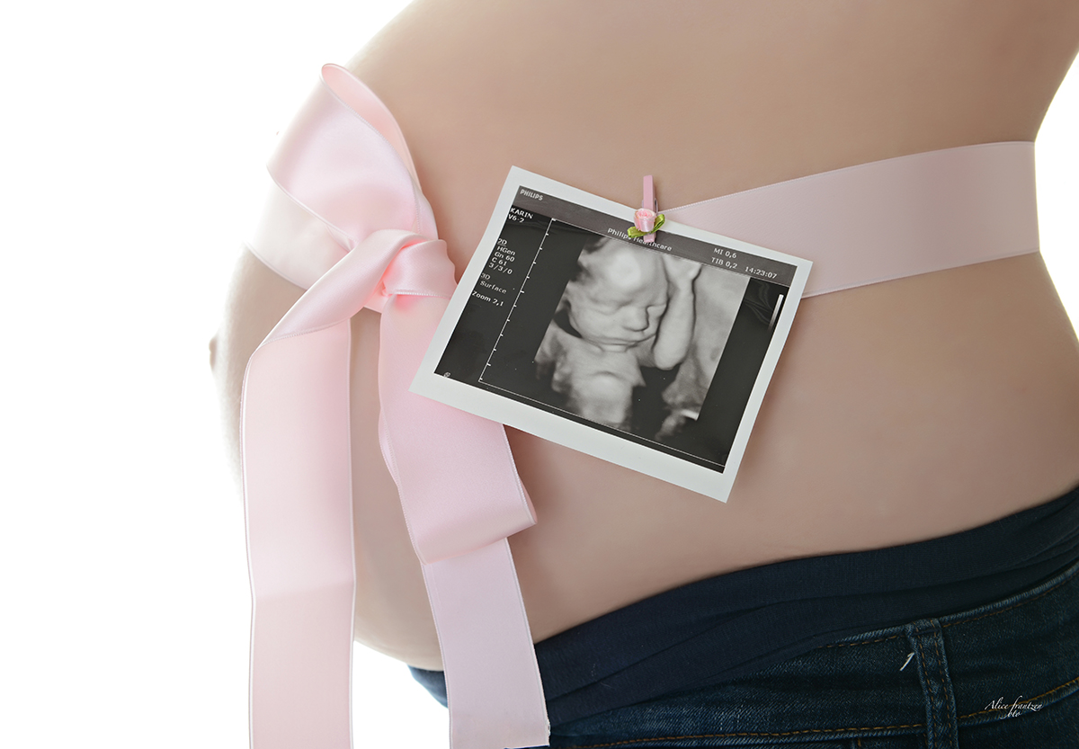 Gravid mage med ultralydbilde